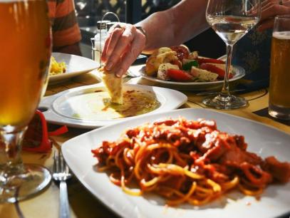 Top 6 Restaurants You Can't Miss While Travelling Abroad